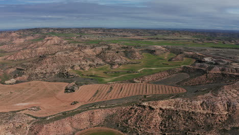 Drohnenansicht-Spanien-Landschaft-Mediterrane-Landschaft-Bewölkter-Tag-Provinz-Teruel